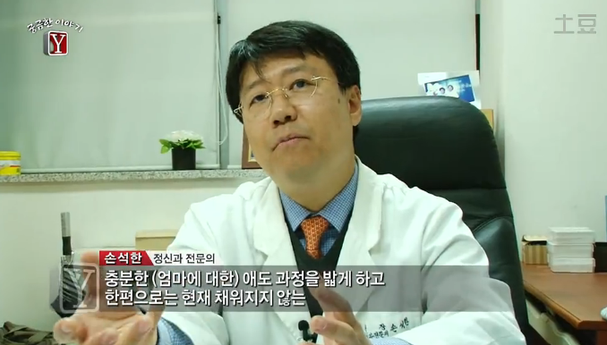 유모차 탄 아기들을 마음대로 만지고 다니는 여자 | 인스티즈