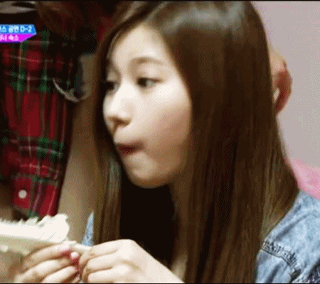 트와이스 사나 여물 씹는 모습.gif | 인스티즈