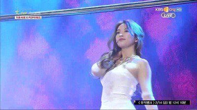 코디의 실수로 옷끈이 풀어진 방송사고를 수습하는 20살 수지ㄷㄷㄷ | 인스티즈