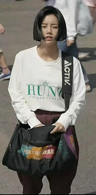 이렇게 같은 옷 계속 돌려입는 여자 주인공은 또 간만인듯..jpg | 인스티즈