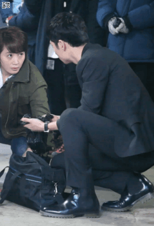[시그널] 실제로 금이야 옥이야 여왕님 모시듯 김혜수를 대하는 이제훈 | 인스티즈