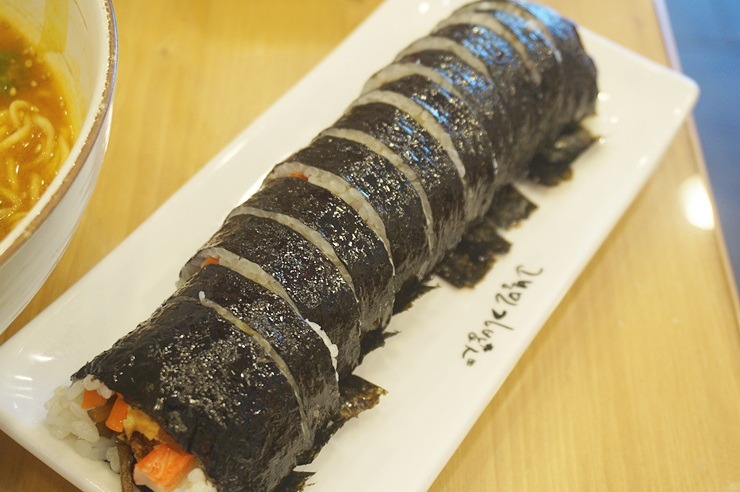 김밥과돈까스 이미지