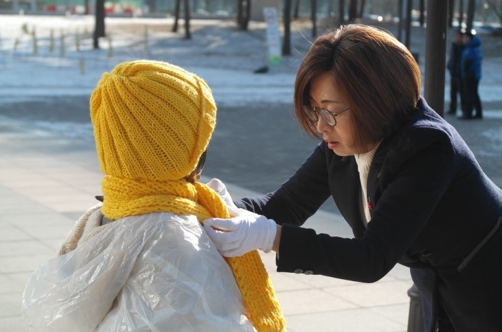 소녀상과 함께하는 은수미....... | 인스티즈