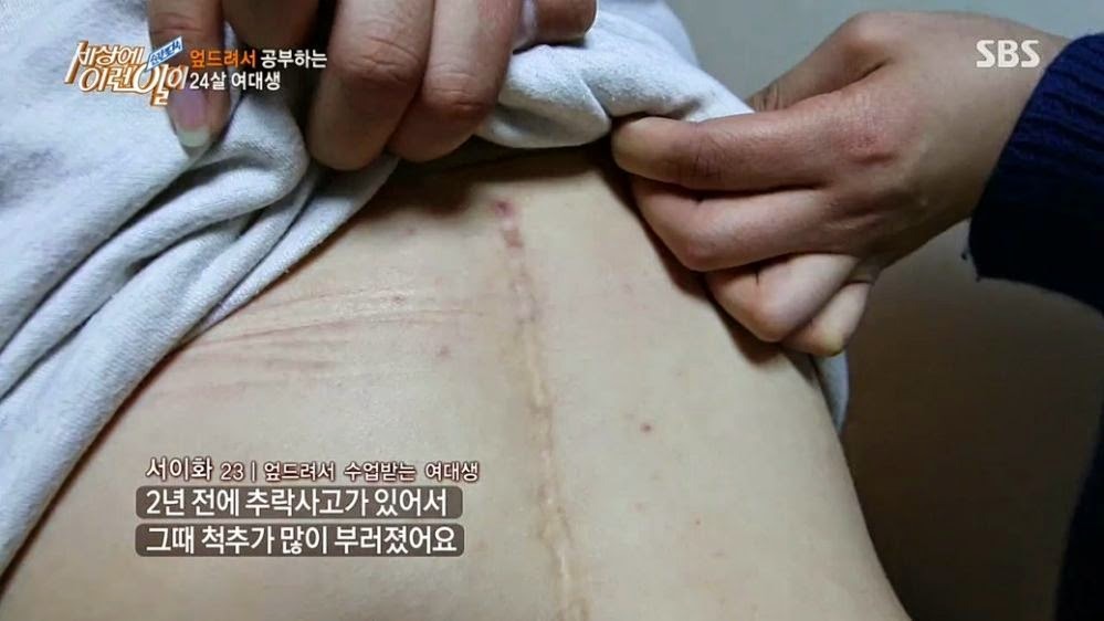 엎드려서 공부하는 여대생 | 인스티즈