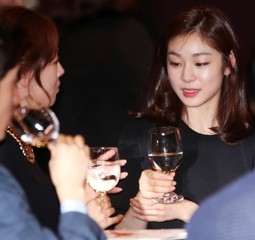 재미로보는 찌라시- 운동선수 출신 미녀스타 의리녀vs쓰레기 (진실은 날조를 해도 변하지 않음) | 인스티즈