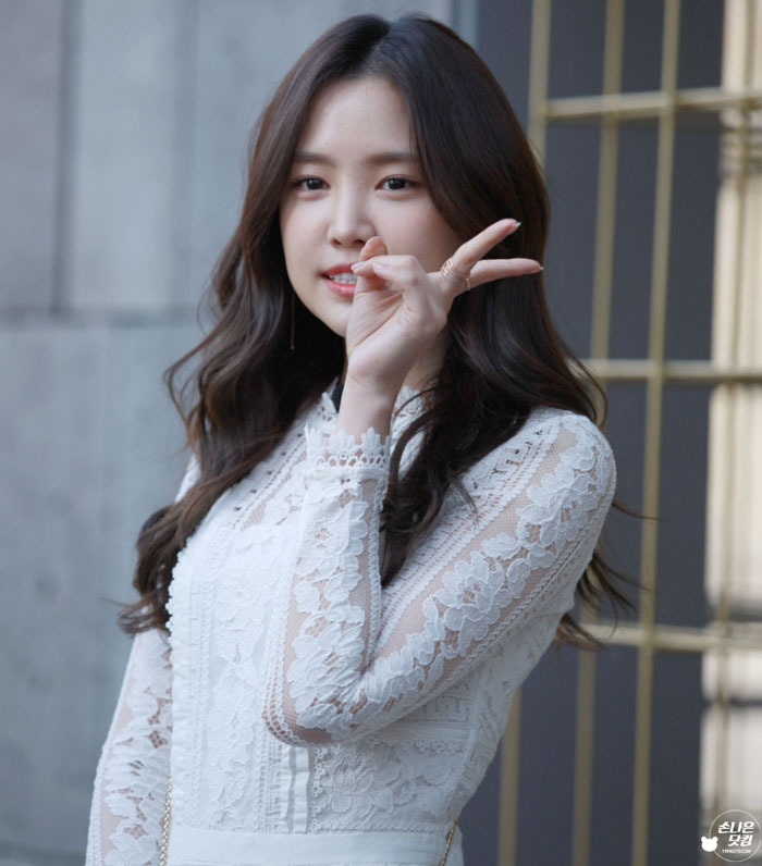 [에이핑크] 손나은 여성스런 분위기.jpg | 인스티즈
