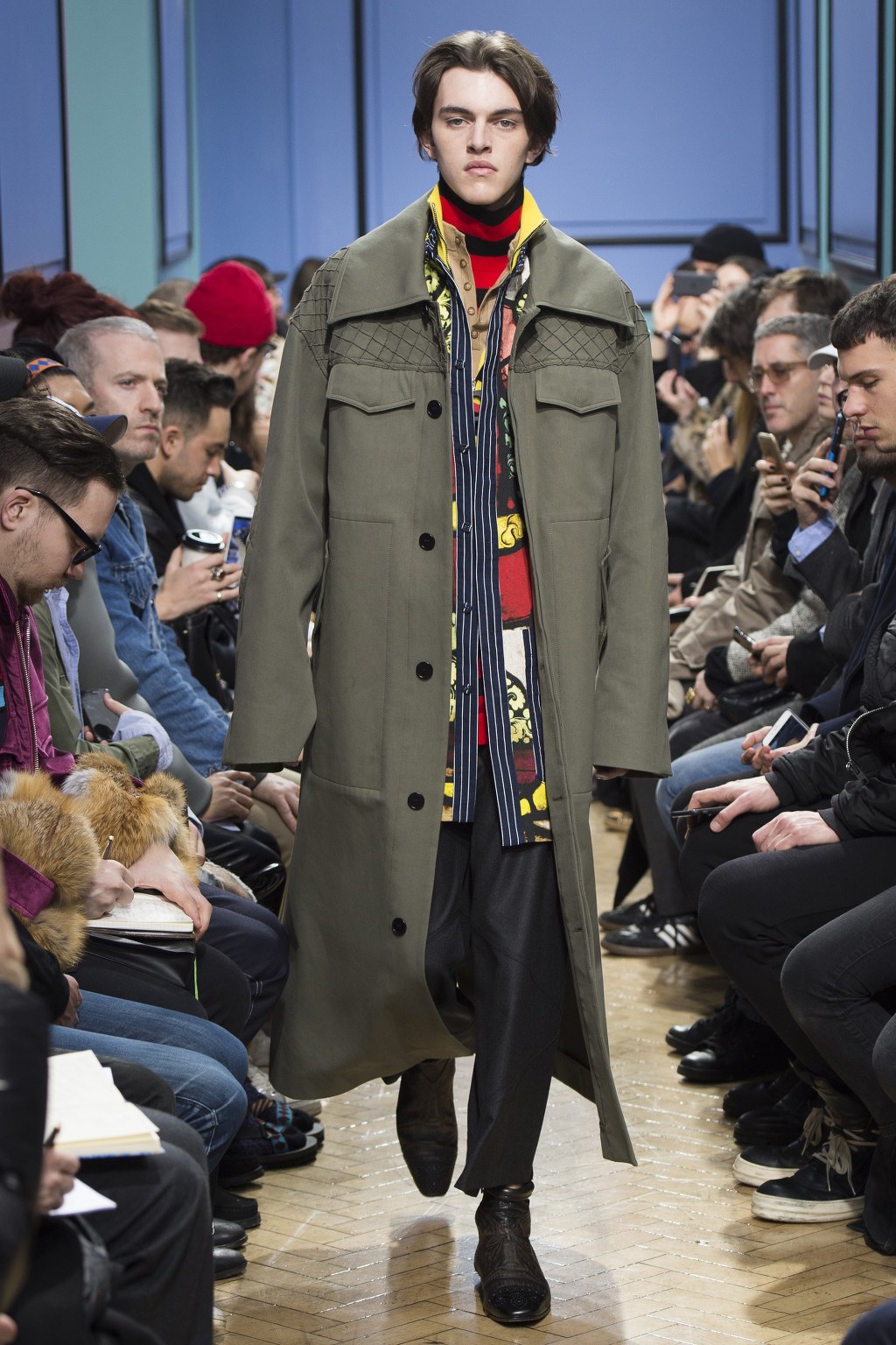 로에베 수석 디자이너 J.W Anderson 2017.18 F/W 남성복 컬렉션 | 인스티즈