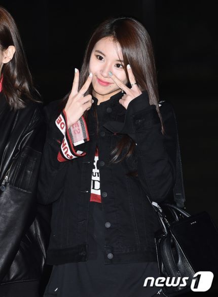 오늘자 트와이스 출근길 | 인스티즈
