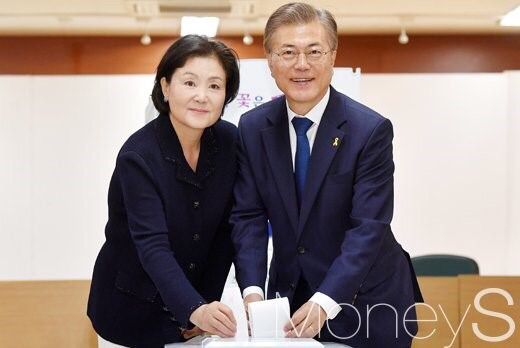 19대 대통령 이니의 친구들을 소개할게요 jpg | 인스티즈