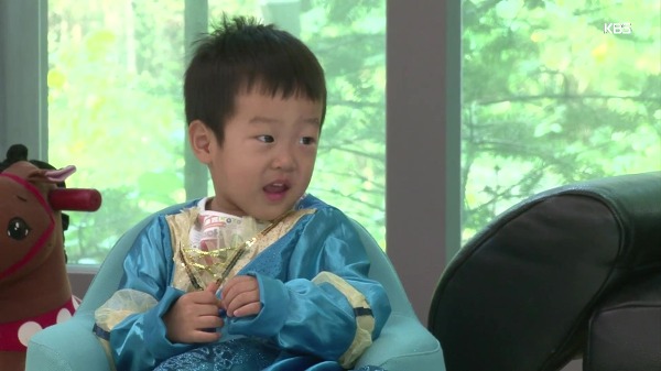 [슈퍼맨이돌아왔다] 2달만에 재등장한 이서준 안에 어른미소.GIF | 인스티즈