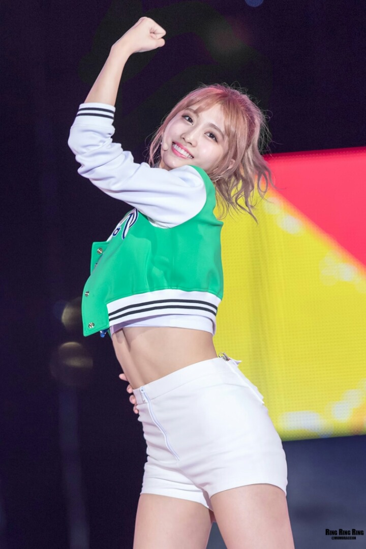 [트와이스] 분홍색으로 염색한게 잘어울리는 복숭아 모모 | 인스티즈