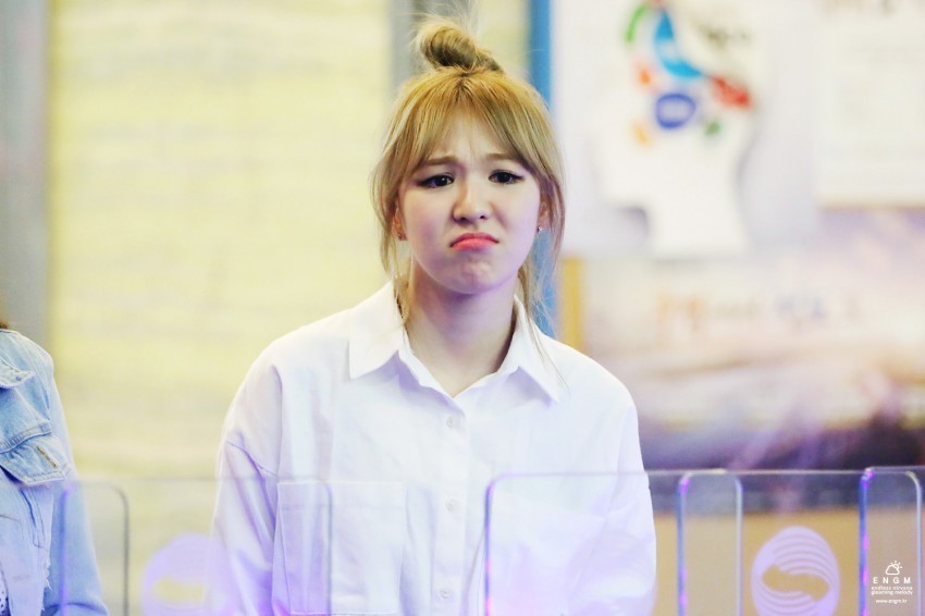 시무룩한 레드벨벳 웬디(완무룩).JPG | 인스티즈
