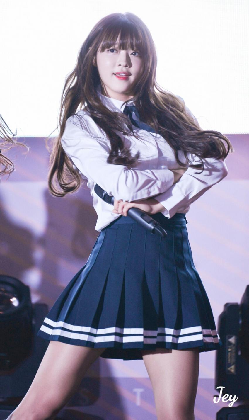 볼이랑 입술이 귀여운 오마이걸 유아 | 인스티즈