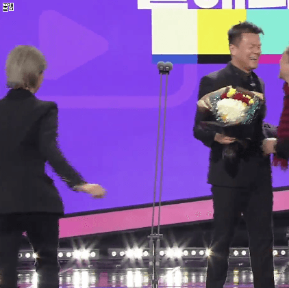 동생 사회생활 교육시키는 공승연 gif | 인스티즈