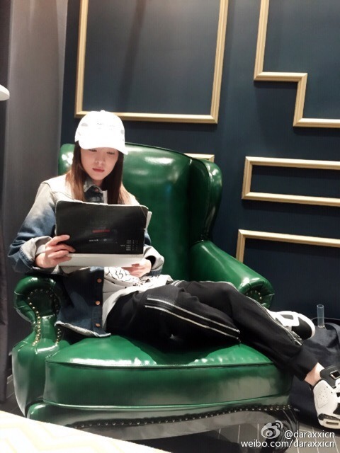 산다라박 나이키 조던 착용샷.jpg | 인스티즈