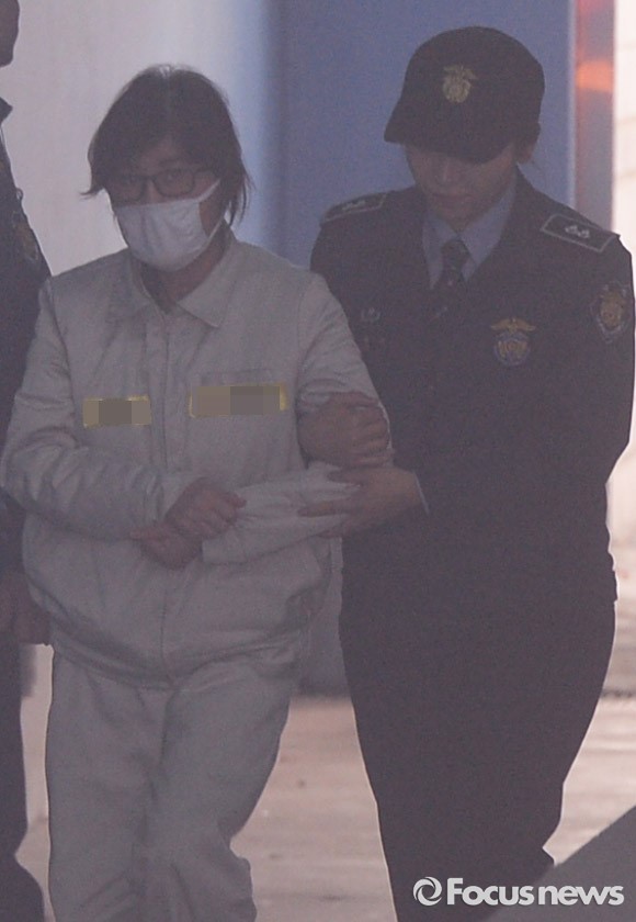 오늘자 서울중앙지검에 도착한 최순실ㄷㄷㄷ | 인스티즈