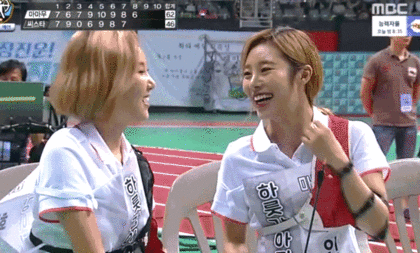 문별 따라하는게 재밌는 휘인ㅋ.gif | 인스티즈