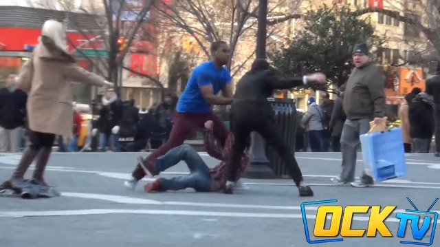 백인 아이/흑인 아이가 학대당할때 미국인들의 반응 | 인스티즈