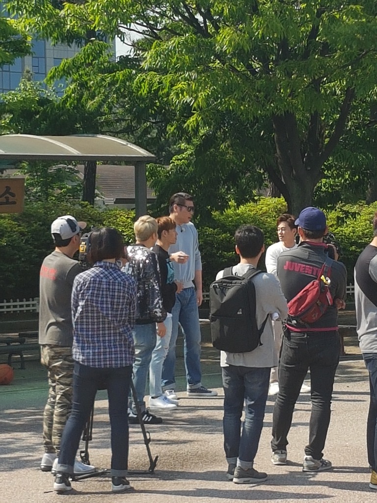 여의도 공원 갔다가 어서옵쇼 촬영하는거 봤네요 | 인스티즈