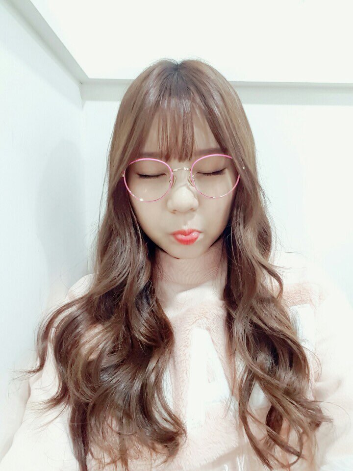 2017년 첫 여자친구 엄지 | 인스티즈