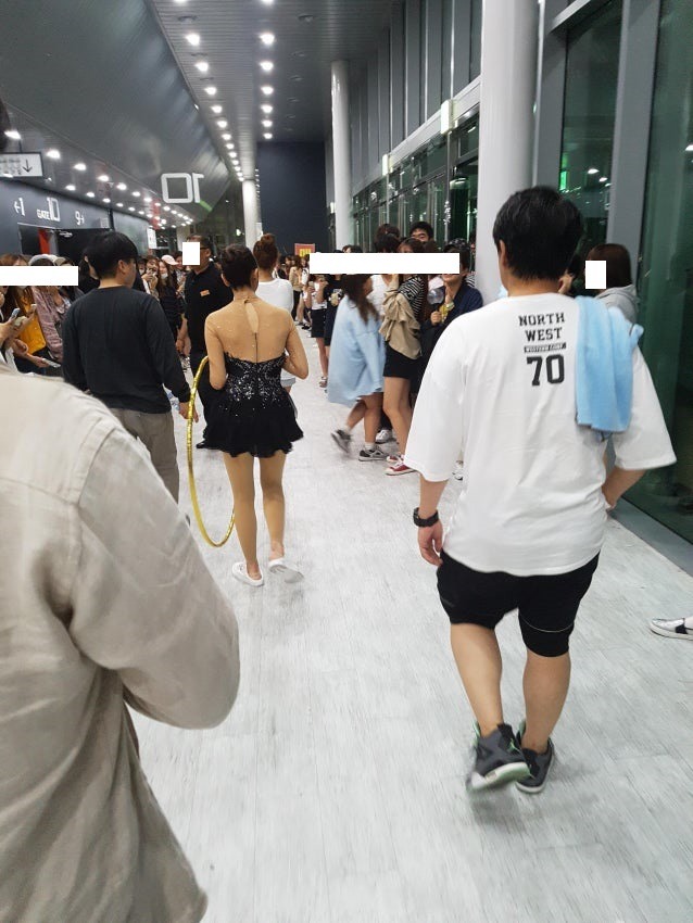 트와이스)아육대 리듬체조 준비하는 미나 뒷모습 | 인스티즈