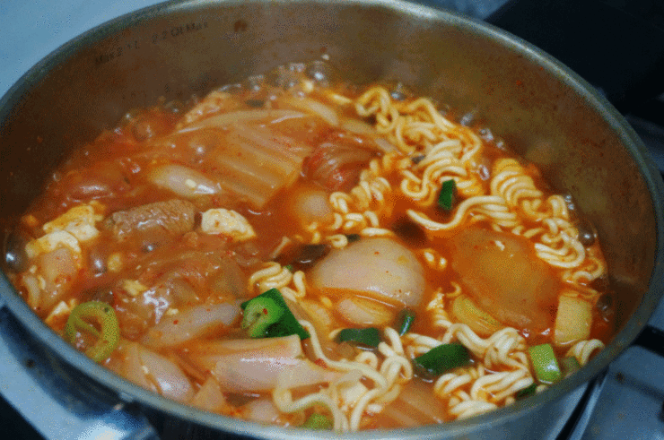 아침점심저녁야식 돼지고기 김치찌개 움짤 gif | 인스티즈