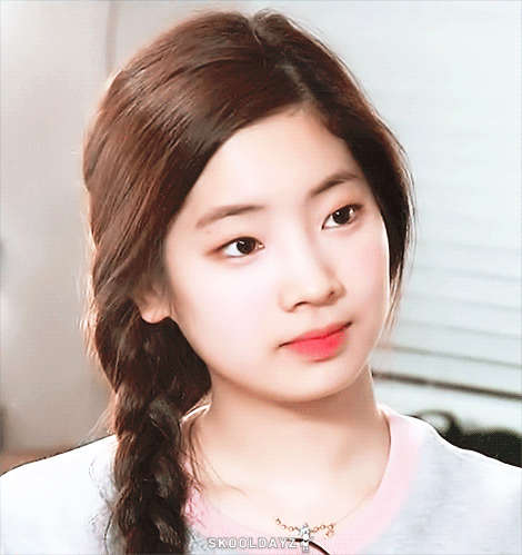 [트와이스] 피부가 두부처럼 하얀 둡둡 다현 짤들.jpg | 인스티즈