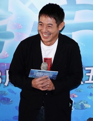 중국내에서도 이미지가 좋은 무술배우.. 영화에서나 또한 사생활마저도 모든사람들에게 귀감이 되고 존경심을 불러일으키는 분 | 인스티즈