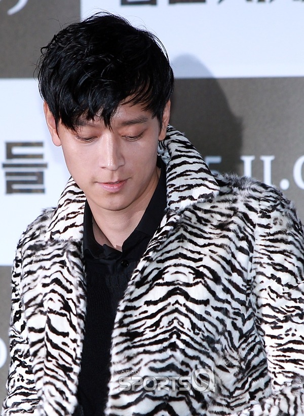 오늘자 검은사제들 언론시사회 강동원.jpg | 인스티즈