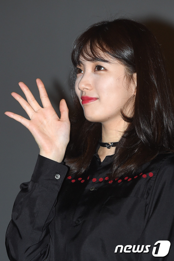 오늘자 올블랙에 레드립 수지 기사사진 프리뷰 모음 | 인스티즈