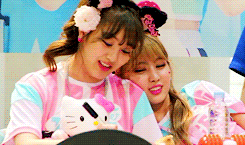 트와이스 모모 & 지효 | 인스티즈