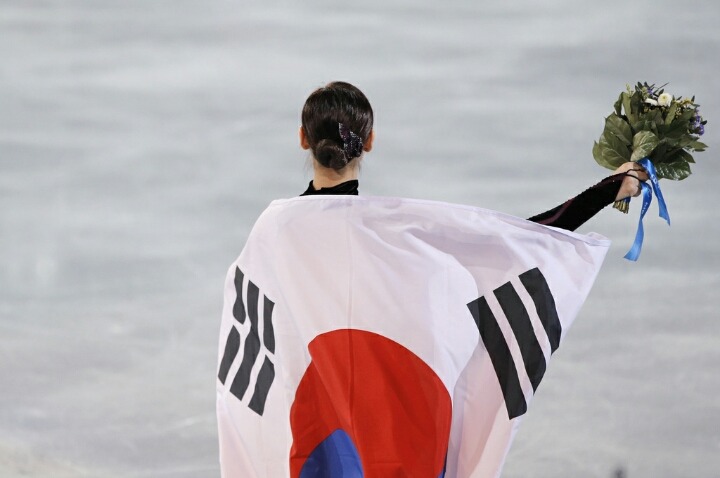 태극기가 잘 어울리는 여자 | 인스티즈