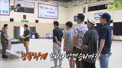 박명수 보급품 수령 ㅋㅋ.gif | 인스티즈