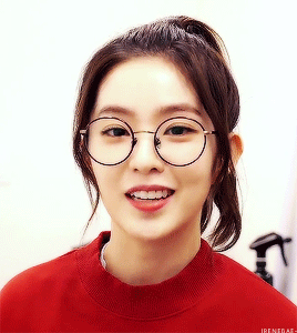 안경도 잘 어울리는 아이린 | 인스티즈