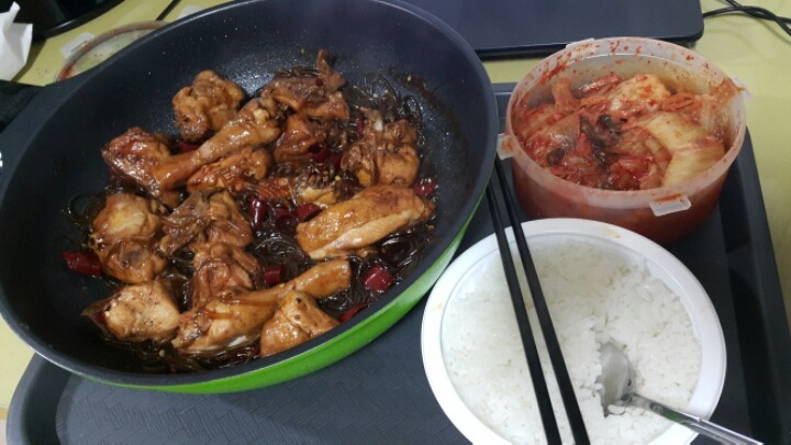 하루하루 힘겹게 살아가는 자취생의 저녁 | 인스티즈