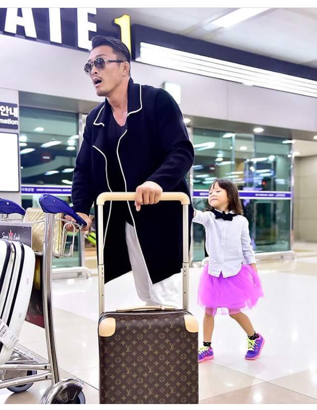 보디가드없이 입국하는 추사랑.jpg | 인스티즈