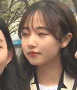 인터뷰녀 옆에 친구.gif | 인스티즈