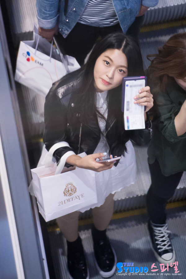 출국하는 설현이.jpg (0317) | 인스티즈