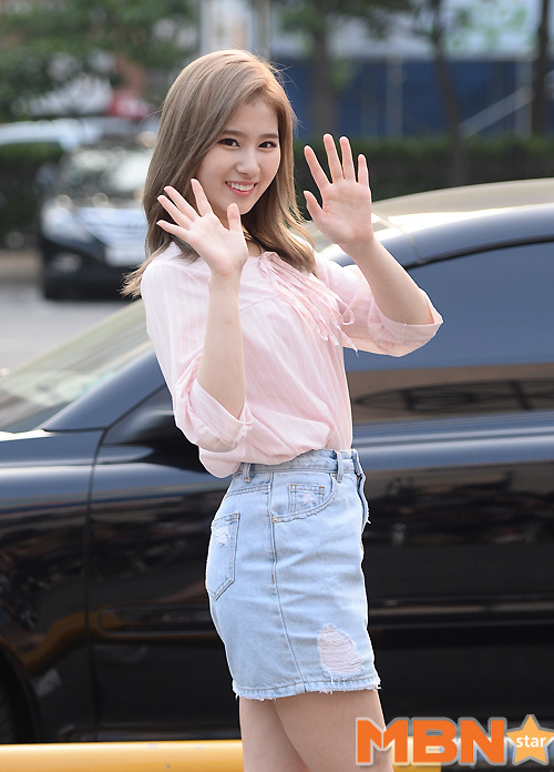 트와이스 사나 뮤직뱅크 출근길 기사사진 모음 | 인스티즈