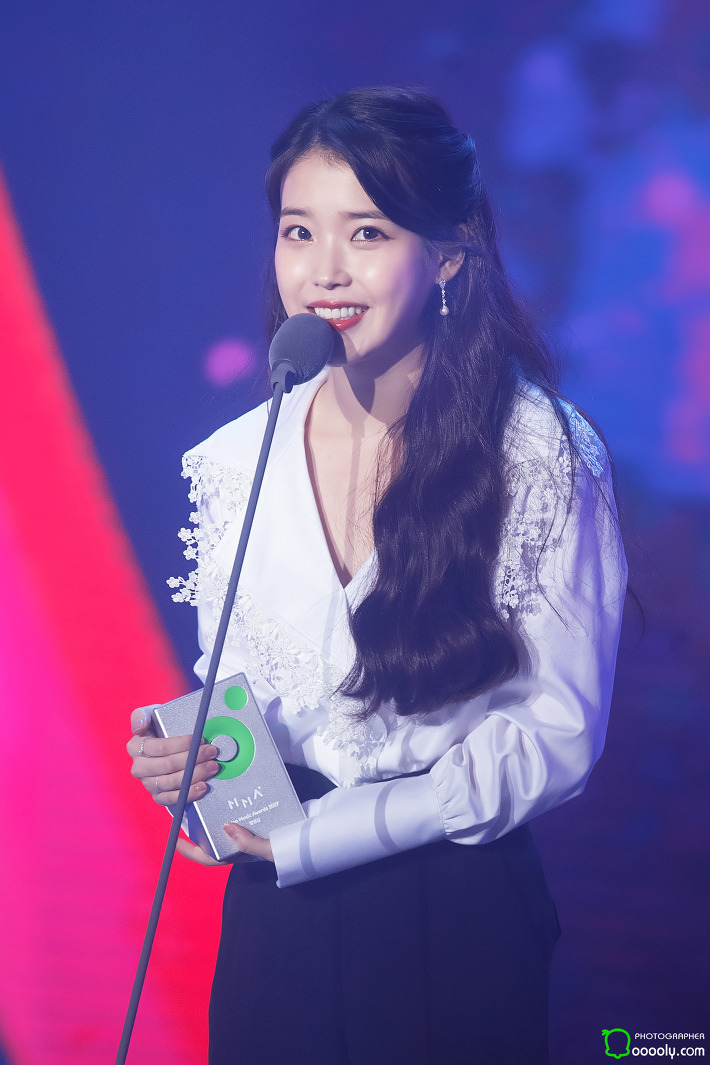 공주님 같았던 멜론뮤직어워드 아이유.jpg | 인스티즈