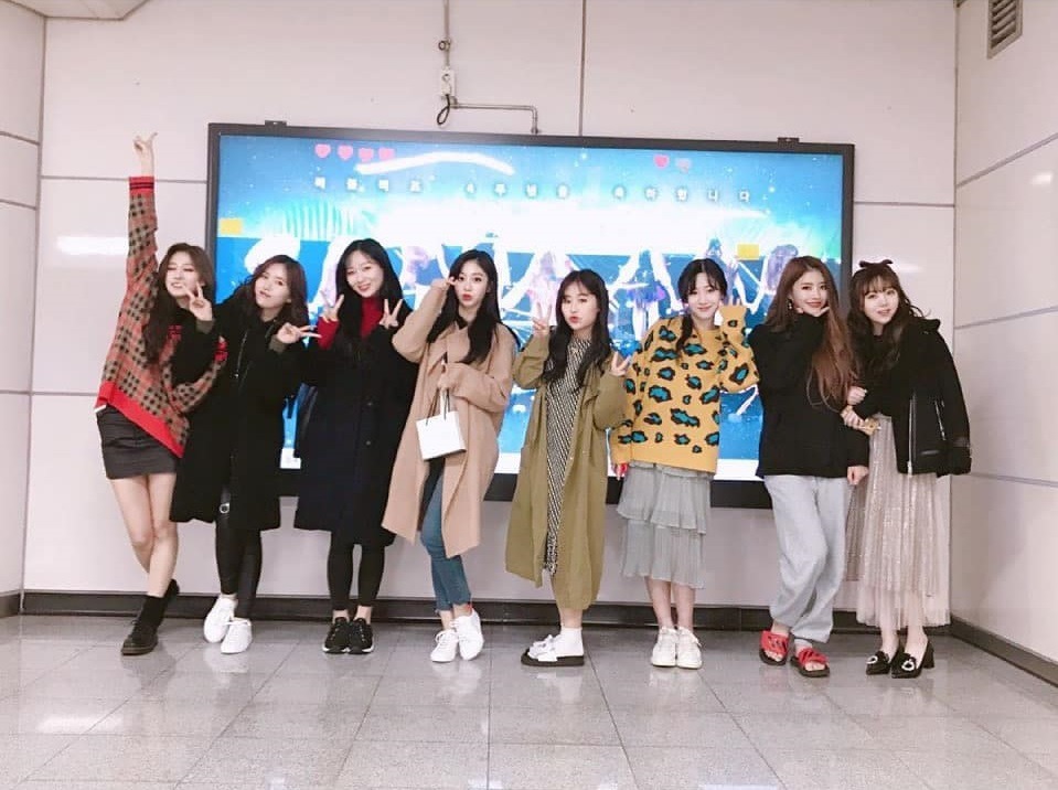 데뷔 4주년 축하 전광판가서 인증 남긴 러블리즈.jpg | 인스티즈