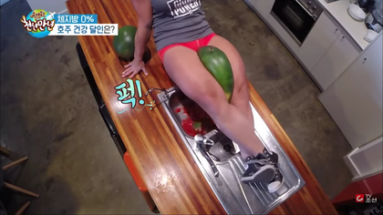 여성스럽게 수박 자르는 법 | 인스티즈