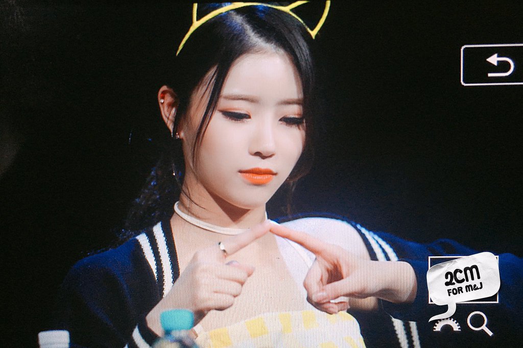 노란 원피스에 고양이 머리띠를 쓴 러블리즈 미주.jpgif | 인스티즈