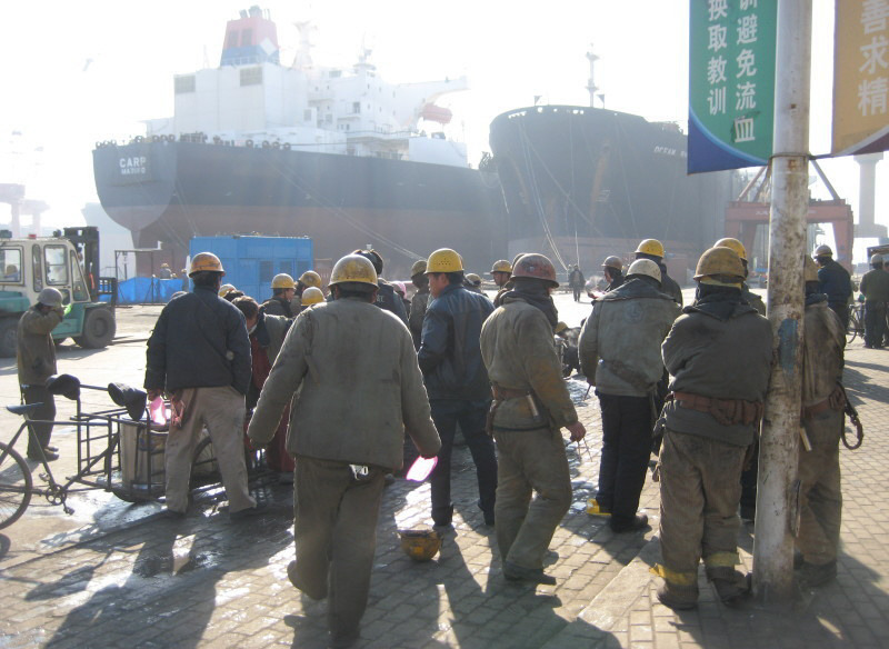 중국 조선소 노동자들의 아침식사.jpg | 인스티즈