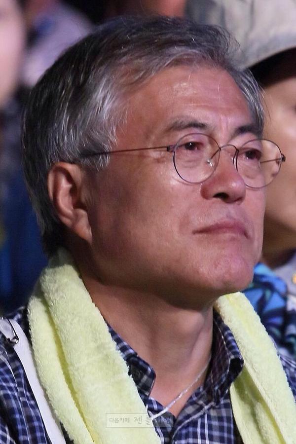 나이 들면서 얼굴의 느낌이 바뀐듯한 문재인 대통령.jpg (데이터주의) | 인스티즈