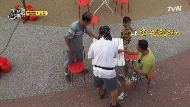 [현지에서먹힐까?] 보는 사람도 흐뭇하게 만드는 아빠와 딸 | 인스티즈
