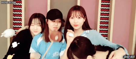 멤버들한테 너무나 사랑(?)받는 러블리즈 지애.gif | 인스티즈