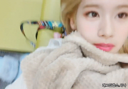 눕방하는 사나.gif | 인스티즈