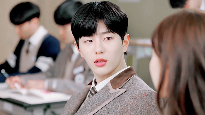 기억해..? 복도에서 떠들다.. 같이 혼나던 우리 둘... 기억 조작이 따로 없는 하이틴 웹드 | 인스티즈