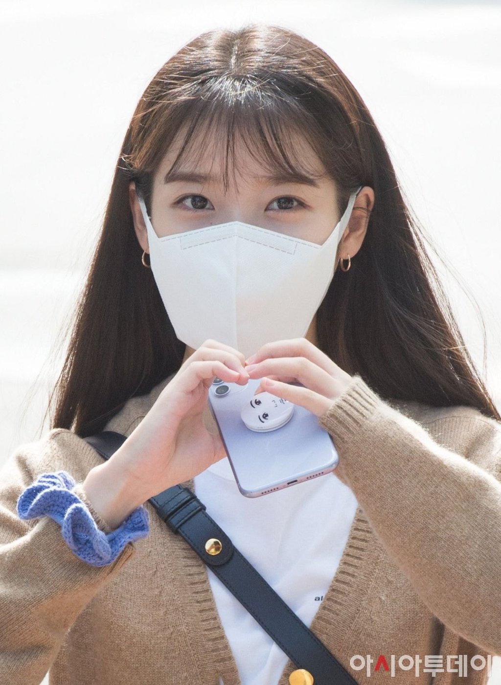 유스케 출근한 오늘자 아이유 | 인스티즈